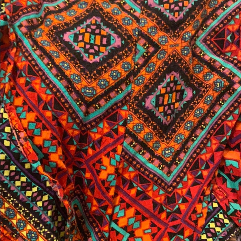 LF multicolor patterned flowy skort ๐ - Picture 11 of 11